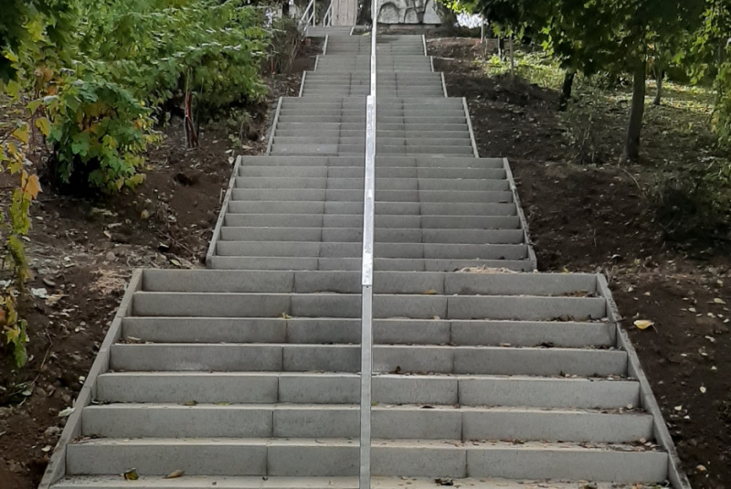 Rekonštrukcia schodov na sidlisku Tarča v SNV - schody k 700 ročnici 